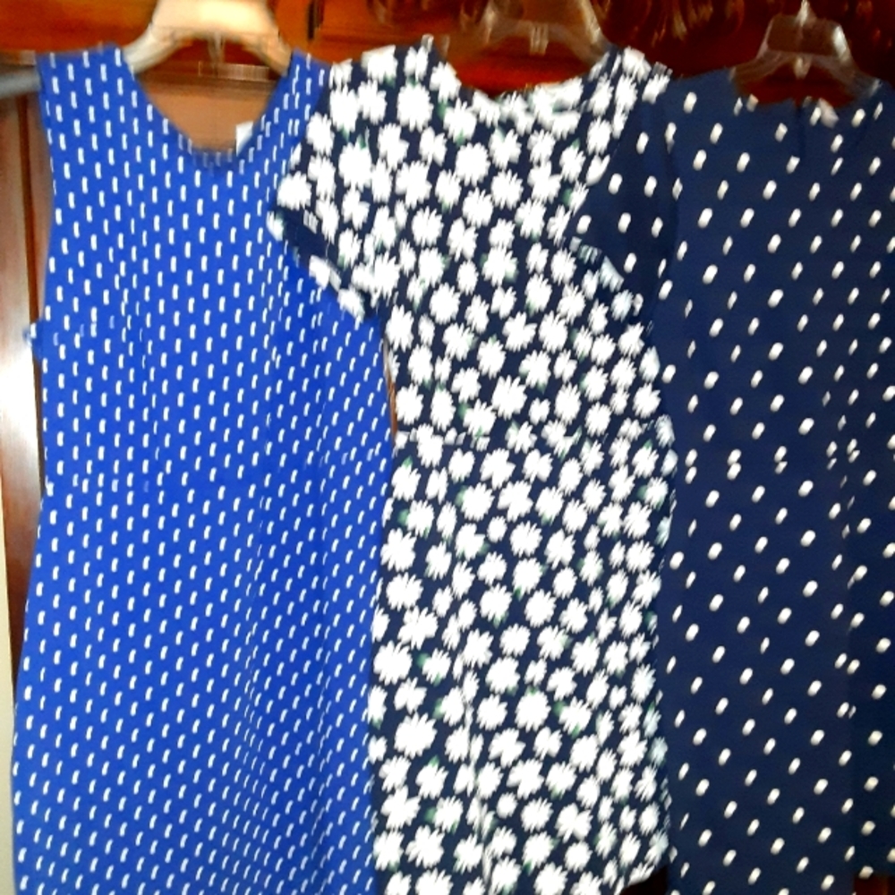 Ladies 3 old navy dresses med